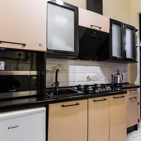 8 Svyatoho Teodora Square Apartments Lviv Eksteriør billede