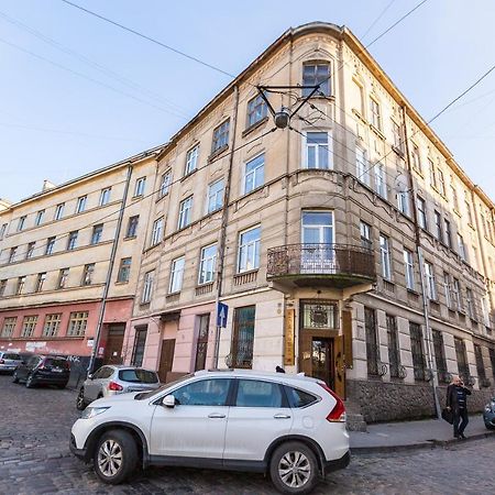8 Svyatoho Teodora Square Apartments Lviv Eksteriør billede