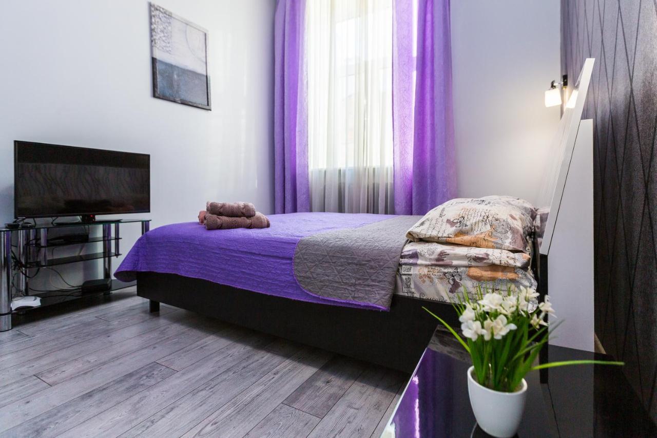 8 Svyatoho Teodora Square Apartments Lviv Eksteriør billede