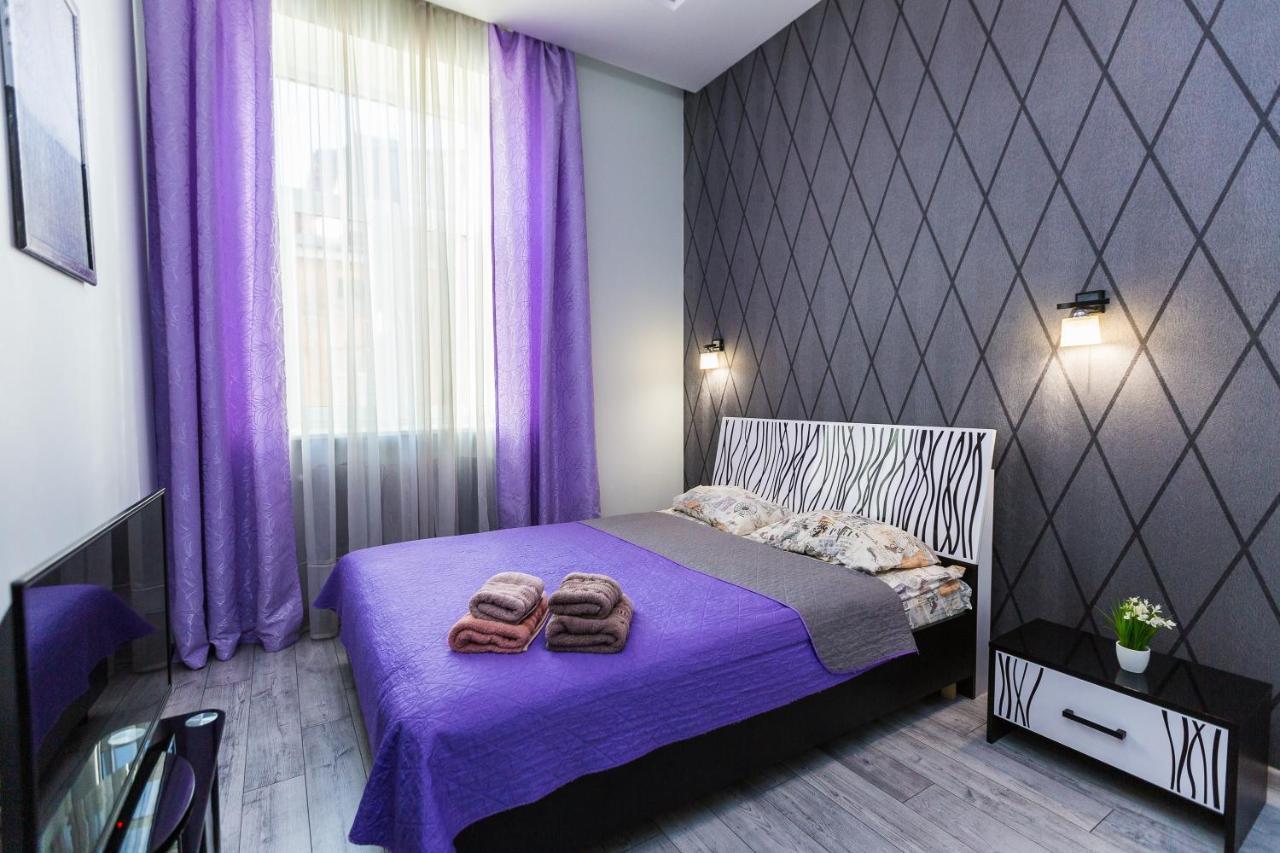 8 Svyatoho Teodora Square Apartments Lviv Eksteriør billede