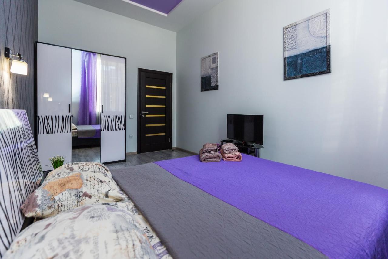 8 Svyatoho Teodora Square Apartments Lviv Eksteriør billede