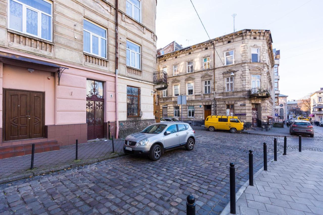 8 Svyatoho Teodora Square Apartments Lviv Eksteriør billede