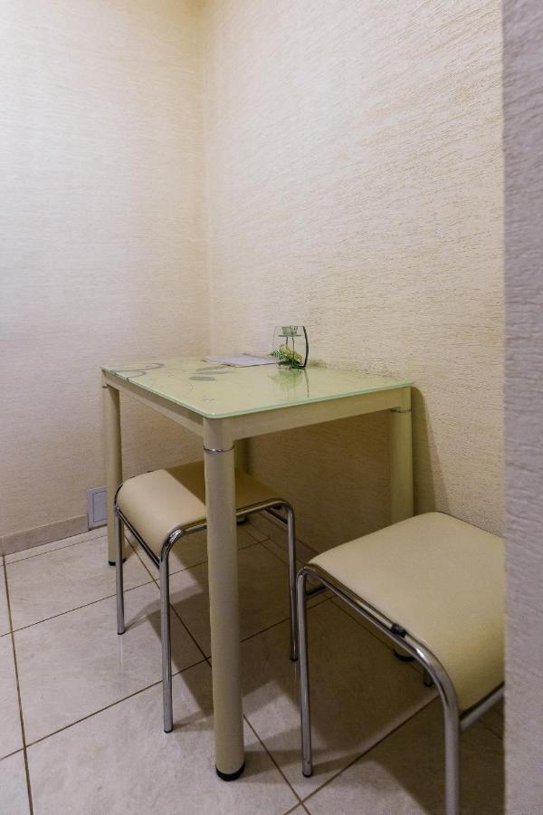 8 Svyatoho Teodora Square Apartments Lviv Eksteriør billede