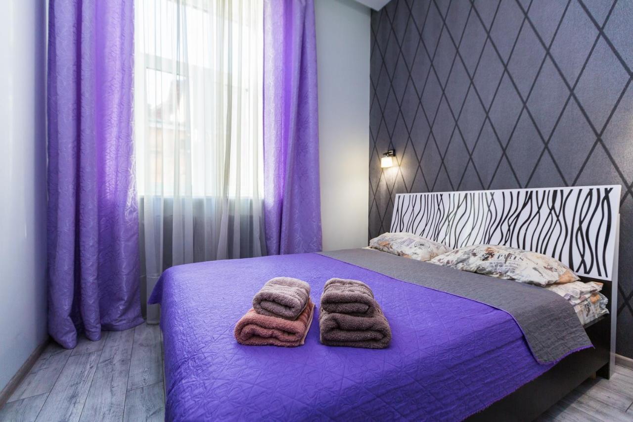 8 Svyatoho Teodora Square Apartments Lviv Eksteriør billede
