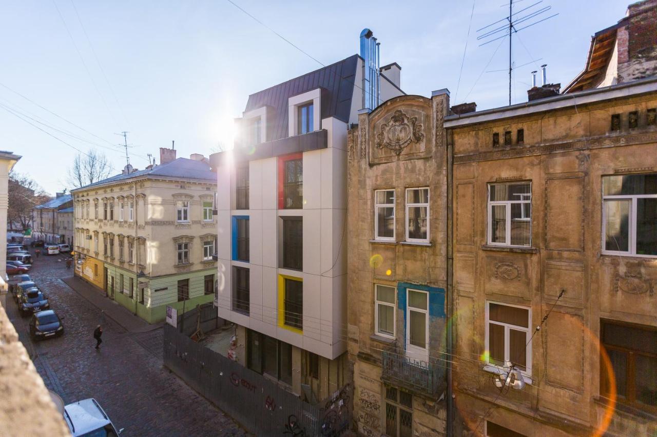 8 Svyatoho Teodora Square Apartments Lviv Eksteriør billede
