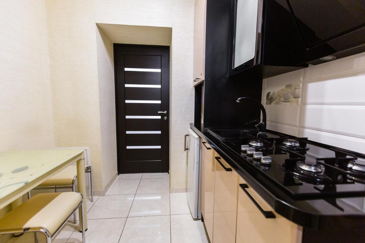 8 Svyatoho Teodora Square Apartments Lviv Eksteriør billede