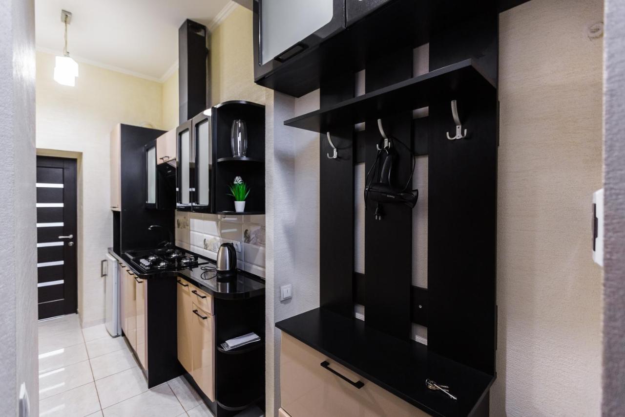 8 Svyatoho Teodora Square Apartments Lviv Eksteriør billede