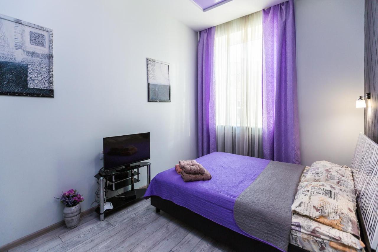 8 Svyatoho Teodora Square Apartments Lviv Eksteriør billede