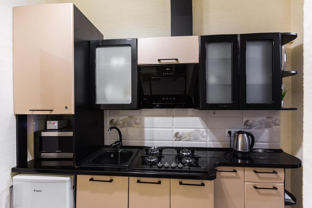 8 Svyatoho Teodora Square Apartments Lviv Eksteriør billede