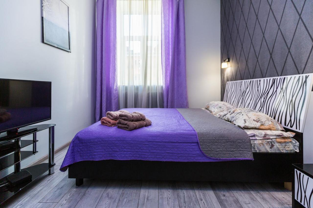 8 Svyatoho Teodora Square Apartments Lviv Eksteriør billede