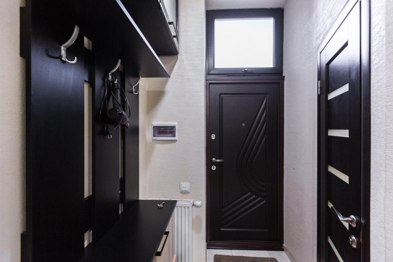 8 Svyatoho Teodora Square Apartments Lviv Eksteriør billede