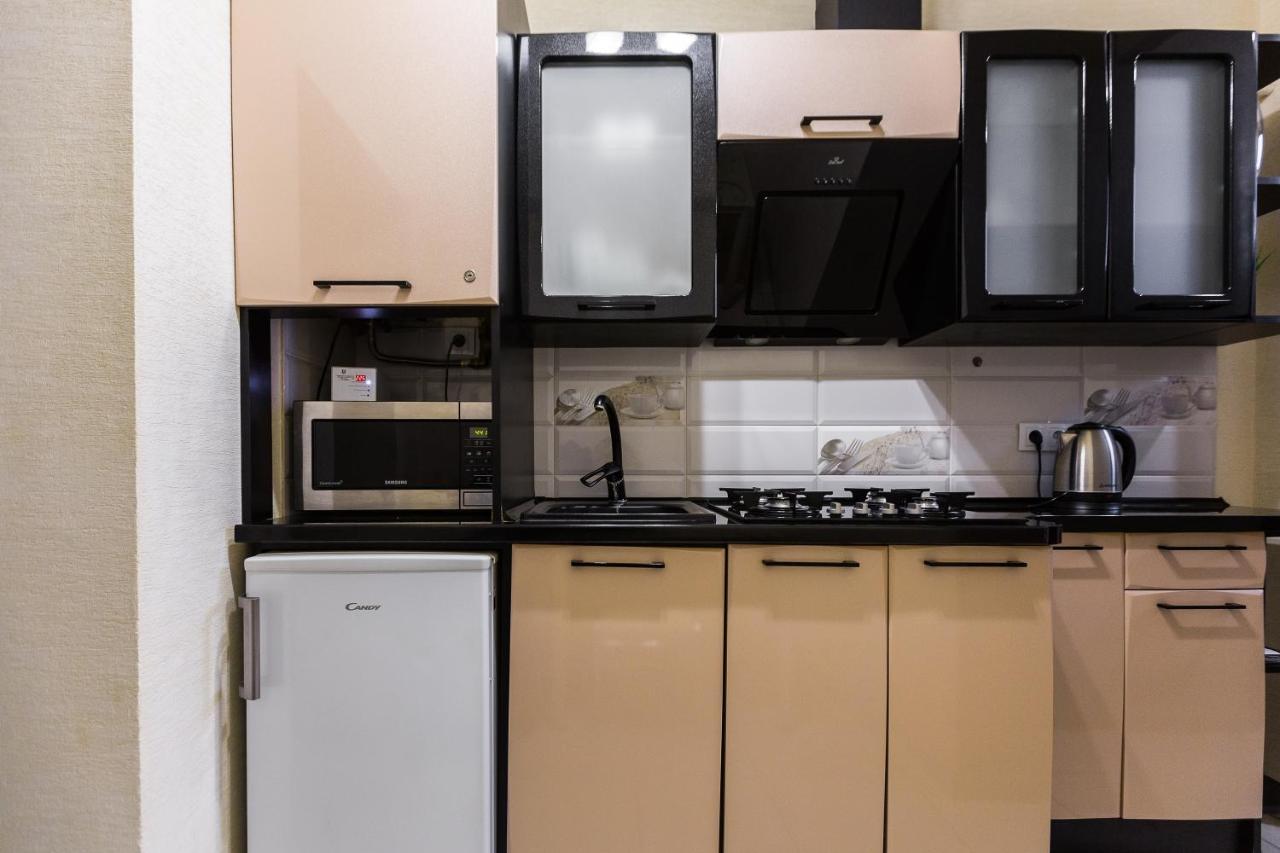 8 Svyatoho Teodora Square Apartments Lviv Eksteriør billede